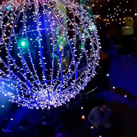 Aikuisten K40 Disco – kiihkeät rytmit ja välkkyvät valot laittaa lanteet liikkeelle!