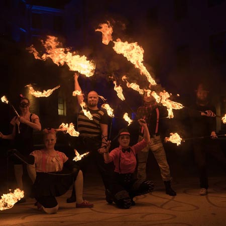 Flamma-tulishow Tohlopin uudella uimarannalla. Kuva: www.instagram.com/skyline_travellers