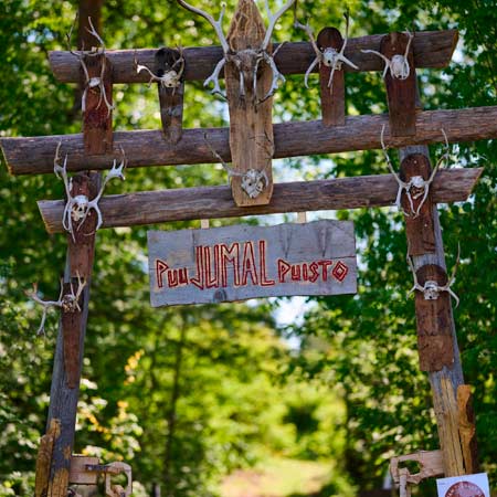 PuuJUMALpuisto Taidetila Kivisavussa