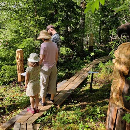 PuuJUMALpuisto Taidetila Kivisavussa